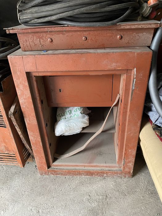 Сейф продается большой