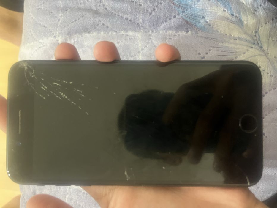 Айфон 7+ в средным состаение
