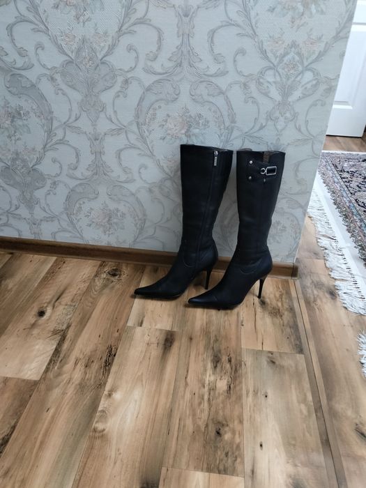 Женское кожаные сапоги