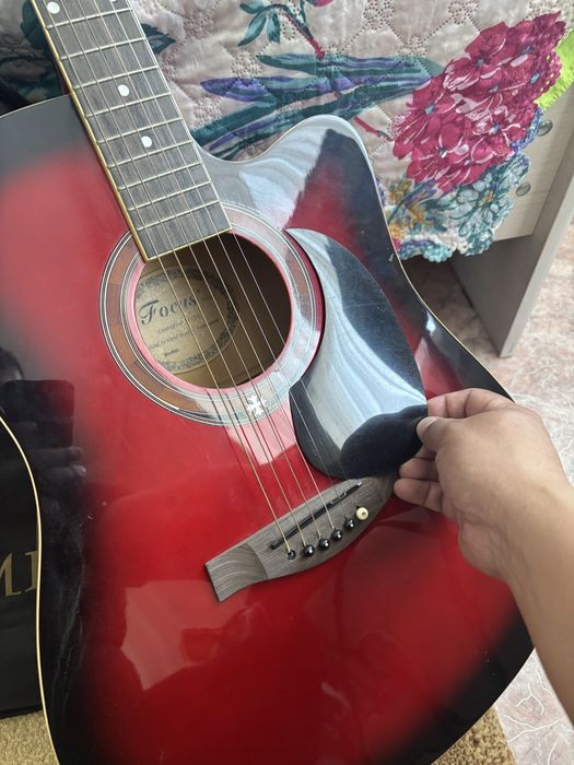Продам гитару в отличном состоянии