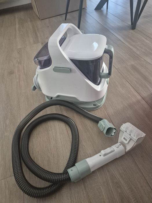 Vand aspirator de tapiterie