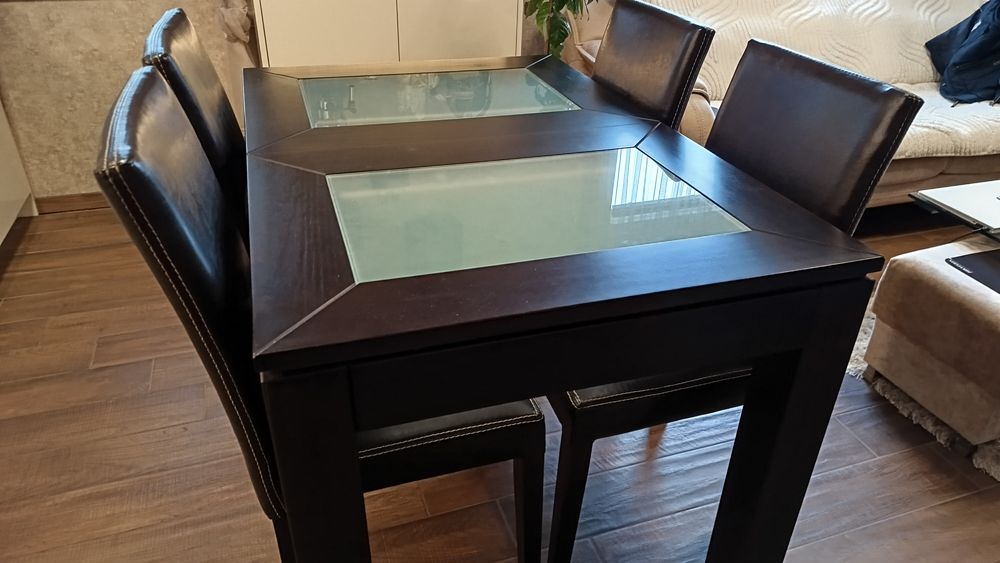 Трапезна маса с 4 стола