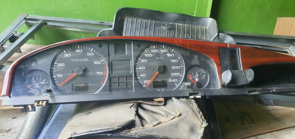 Щиток приборв Ауди