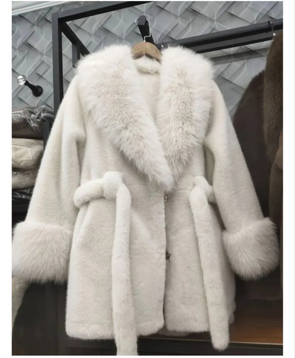Продам белую шубу