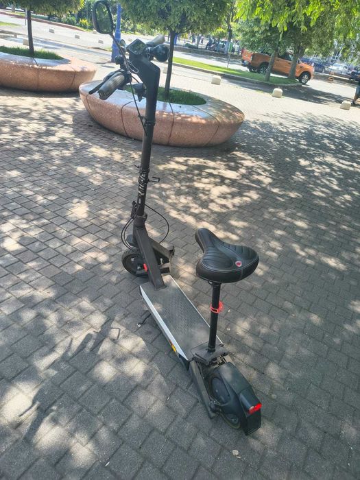 Vand Trotineta electrica putin folosita. Viteza maxima 25km/h.