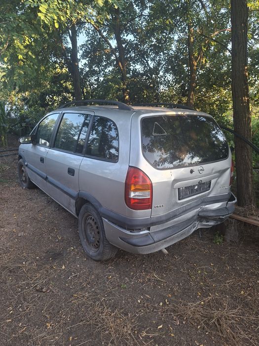 Vând piese Zafira A 2001