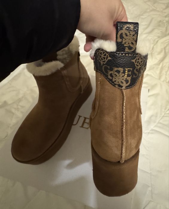 Vand Ghete Guess marime 35,  noi in cutie