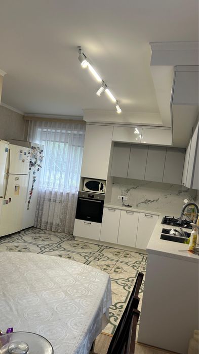 Продом кирпичный дом с мансардой