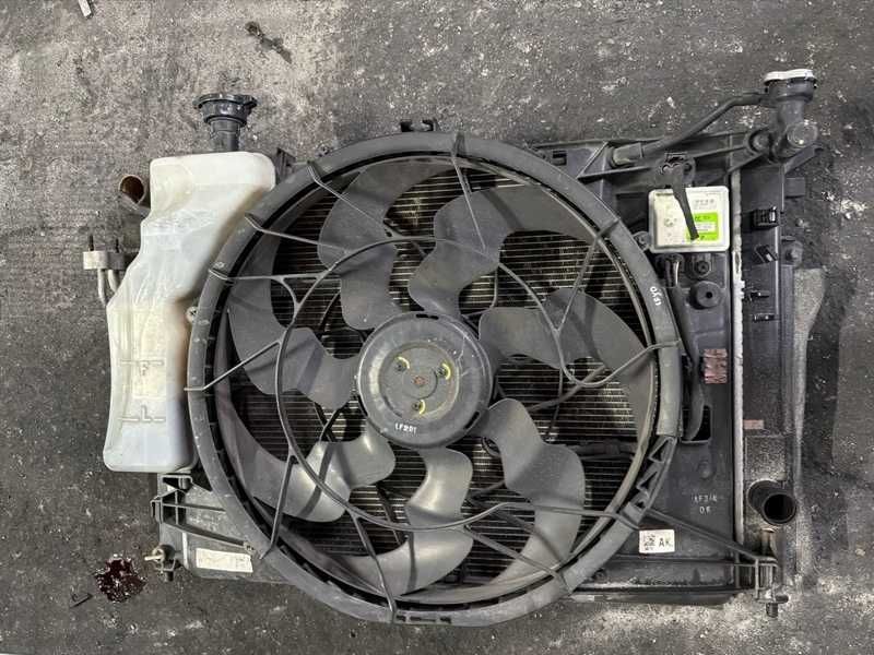 Основной радиатор Genesis G80 2016