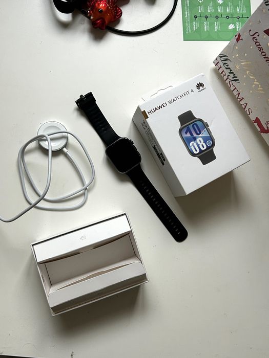 Huawei Fit 4 - смарт часовник