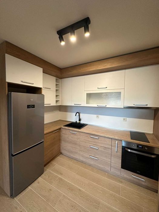 Дава се под наем Тристаен апартамент в София, Център - 54 кв.м за 420 € - Снимка #1