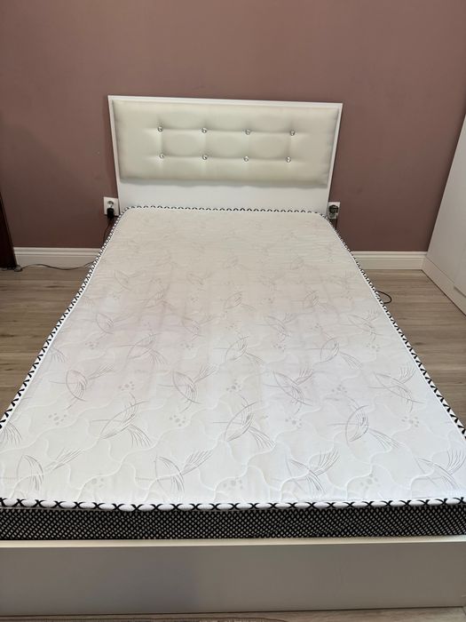 Продам кровать белая