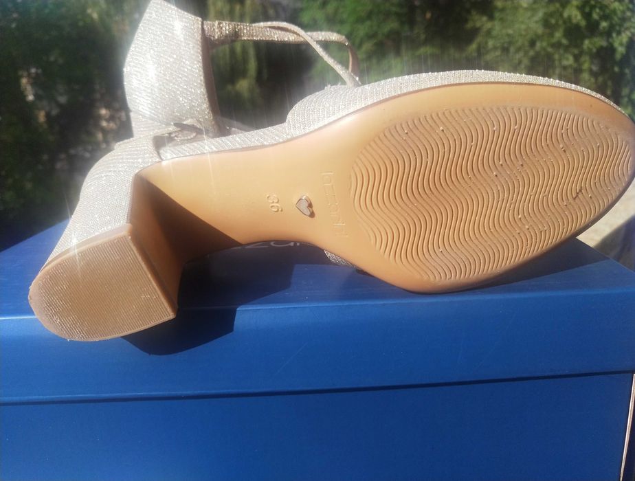 Vând pantofi măr.36