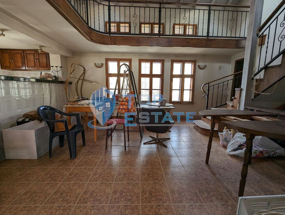 Етаж от къща в центъра на град Трявна