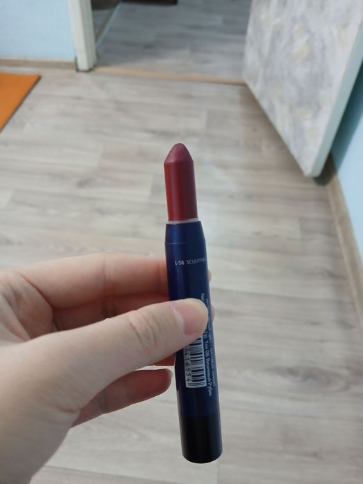 Продам помаду-карандаш