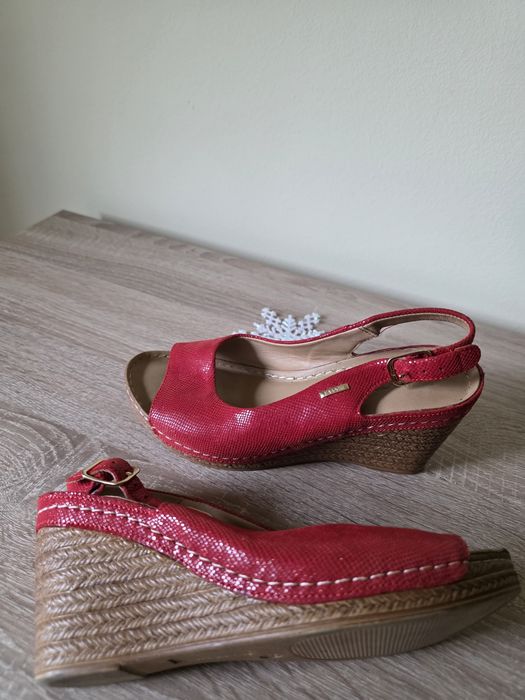 Vand sandale rosii Lasocki,.piele naturala