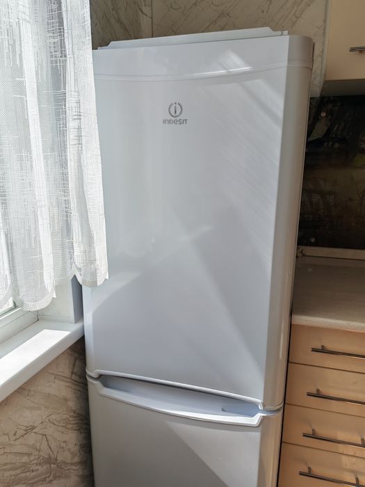 Продам холодильник Индезит