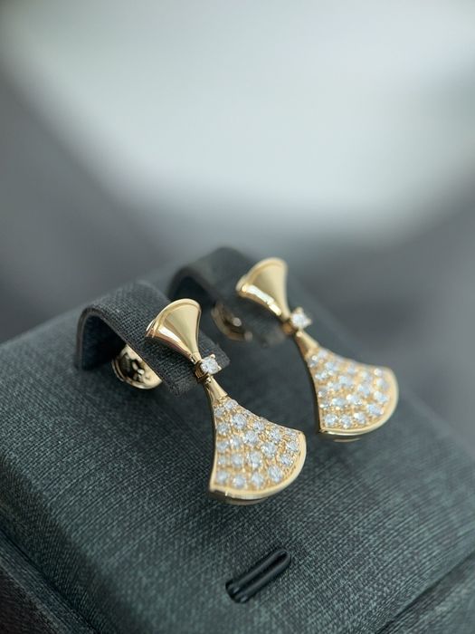 Златни обеци Bvlgari Divas’ Dream – 18K злато, Lab-Grown диаманти