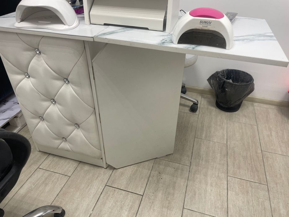 Продам складной маникюрный стол