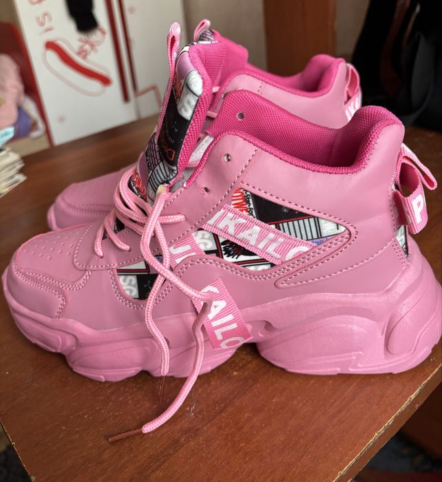 кроссовки женские