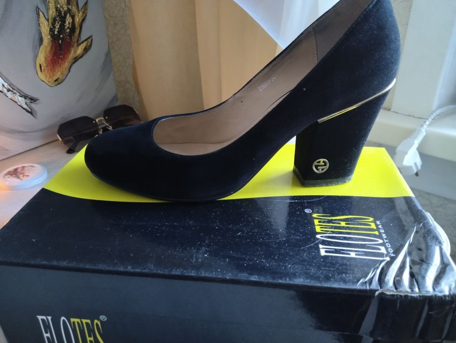 Продам женские туфли