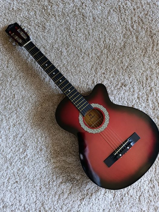 Продам акустическую гитару