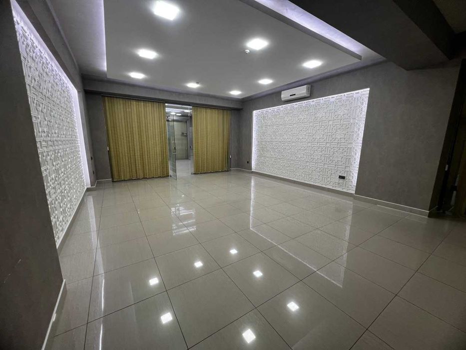 Современный офис в Ойбеке:статусная локация,панорамные окна,парковка(5