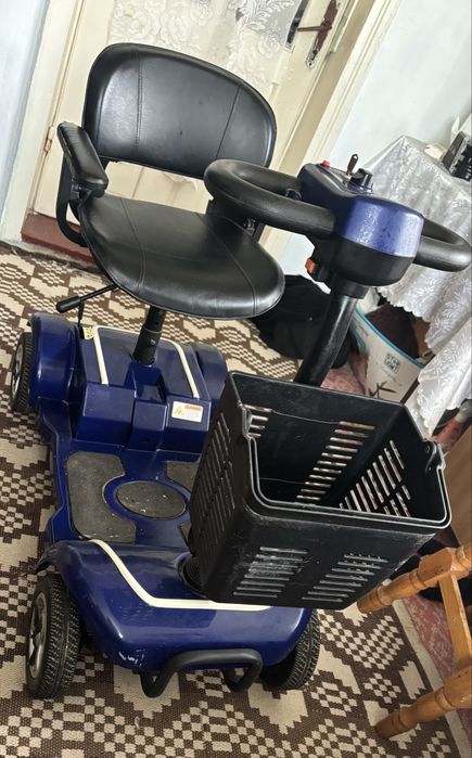 Scuter electric / cărucior electric pentru persoane cu handicap