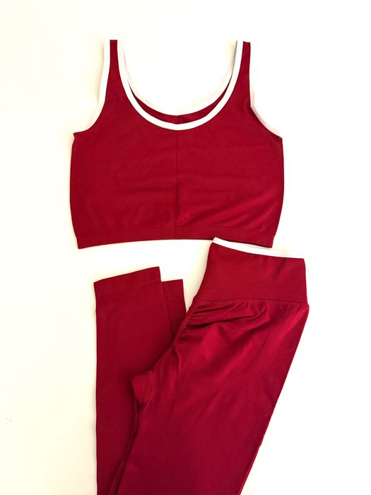 Дамски Спортен Фитнес Комплект Спортна Екипировка за Фитнес М