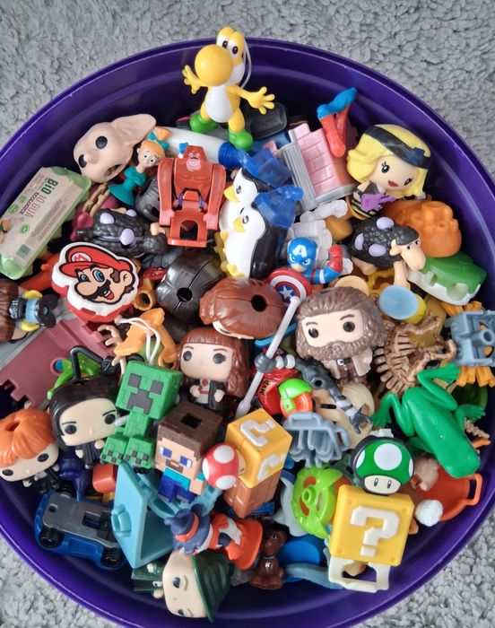 Lot  Jucarii Kinder pentru copii sau colectionari
