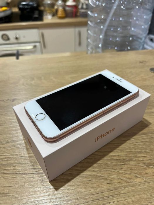 Iphone 8 64 GB .
