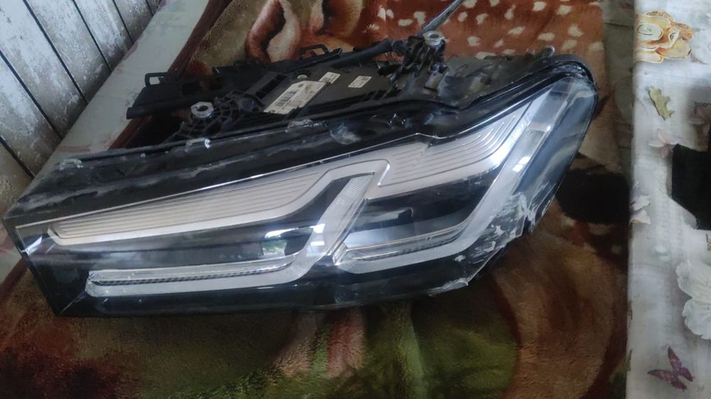 Продам фару левую от Bmw G90