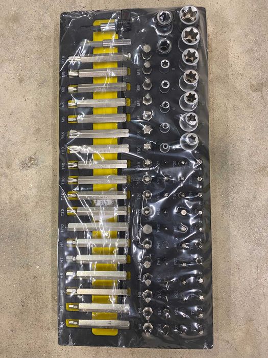 Подложка за количка с комплект накрайници и вложки 85 ч./Клещи к-т