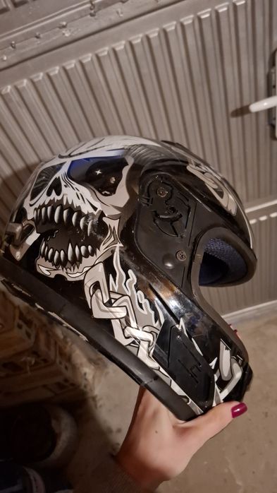 Черна маска за мотор