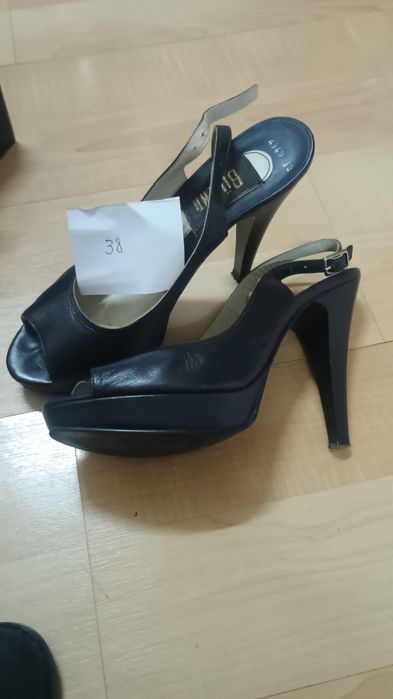 Продавам пролетни обувки