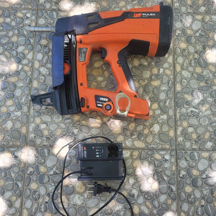 Pistol cuie beton PULSA 800
