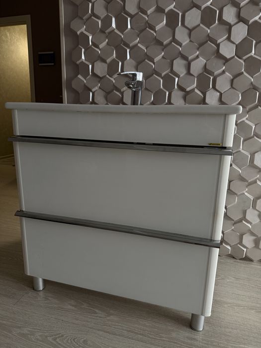 Раковина с тумбой для ванной