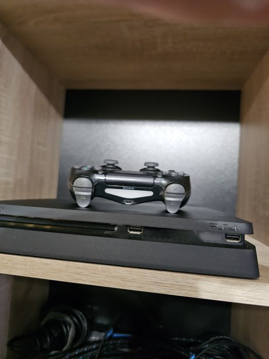 Vănd URGENT PS4 slim