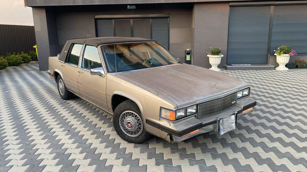 Vand Cadillac Deville Epoca  4.1  V8 / Automatic / Fab 1984 / Clima / Plușh / Posibil Schimb 7500€ Euroo