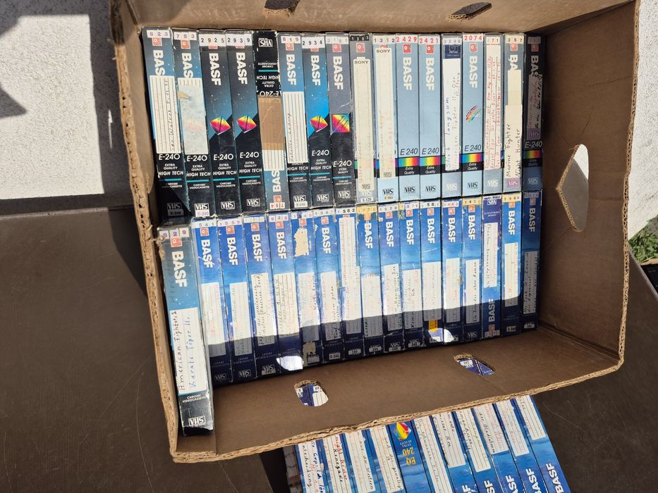 Vând Lot 48 casete video VHS originale Basf de 240 minute colectie de filme diferite genuri 
Philips; Eindhoven,Miniwatt made in
Olanda