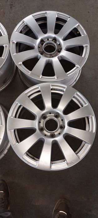 Vând jante de Mercedes