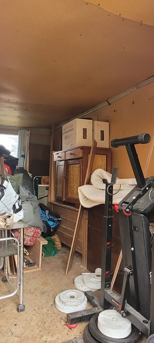 Фургони за пчели и др.