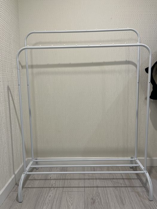 Напольная вешалка для одежды