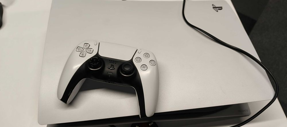 Продается Sony PlayStation 5 (версия с дисководом).