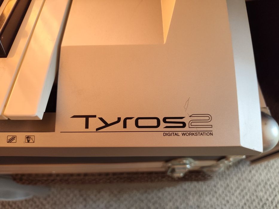 Vând orga Yamaha tyros 2