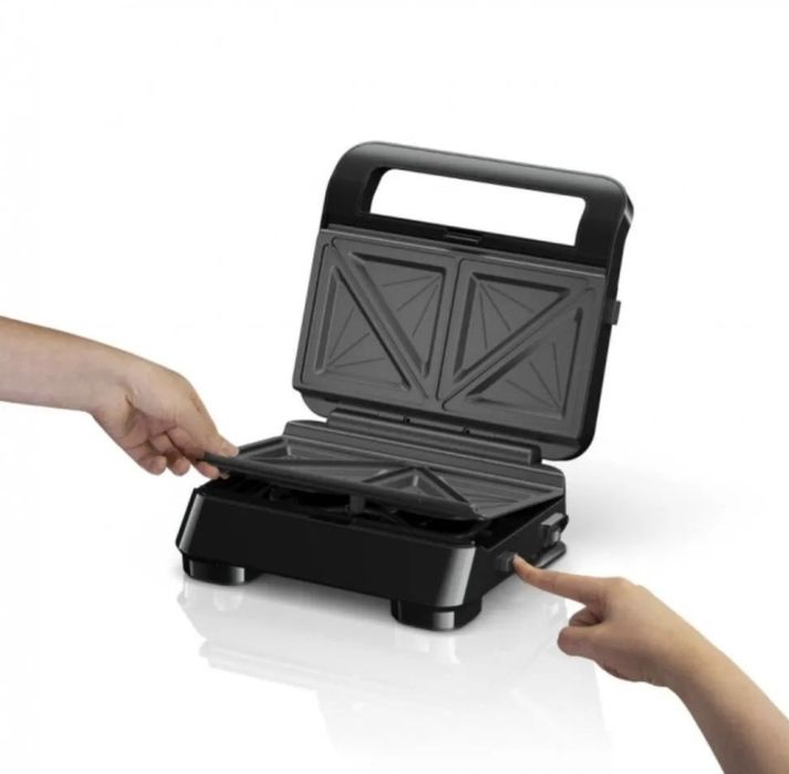 Вафельница- сендвичница. Braun.