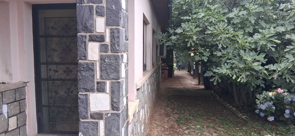 Casa de vanzare  , zona centrala