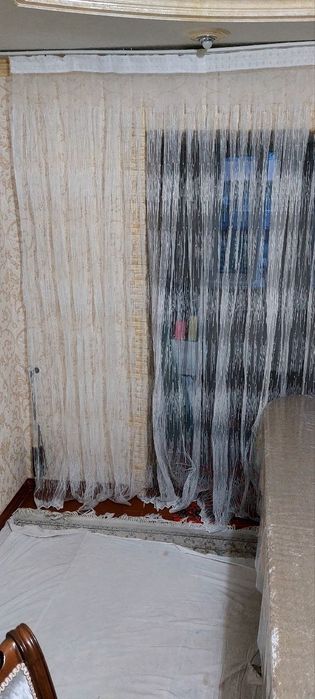 Белые шторы-нити, также известные как «паутинка»,
