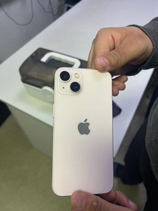 iPhone 13.