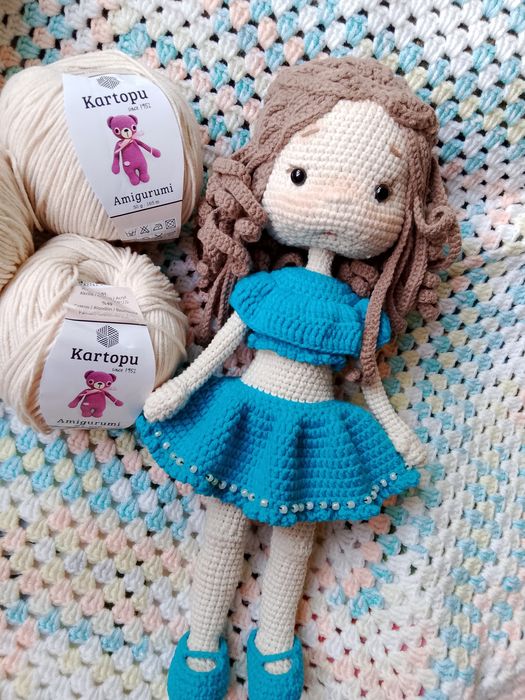 Вязанная кукла ручной работы